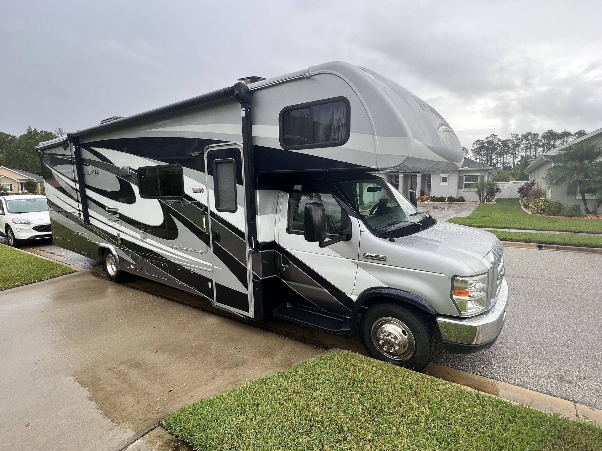 Photo 1 - 2017 Forest River Class C Motorhome rental photo 5