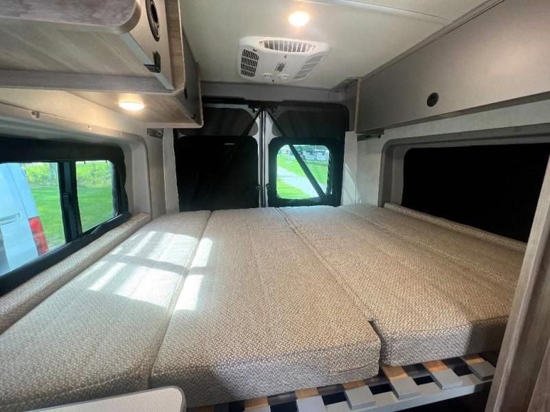 Photo 5 - 2023 Winnebago Class B Motorhome rental photo 7