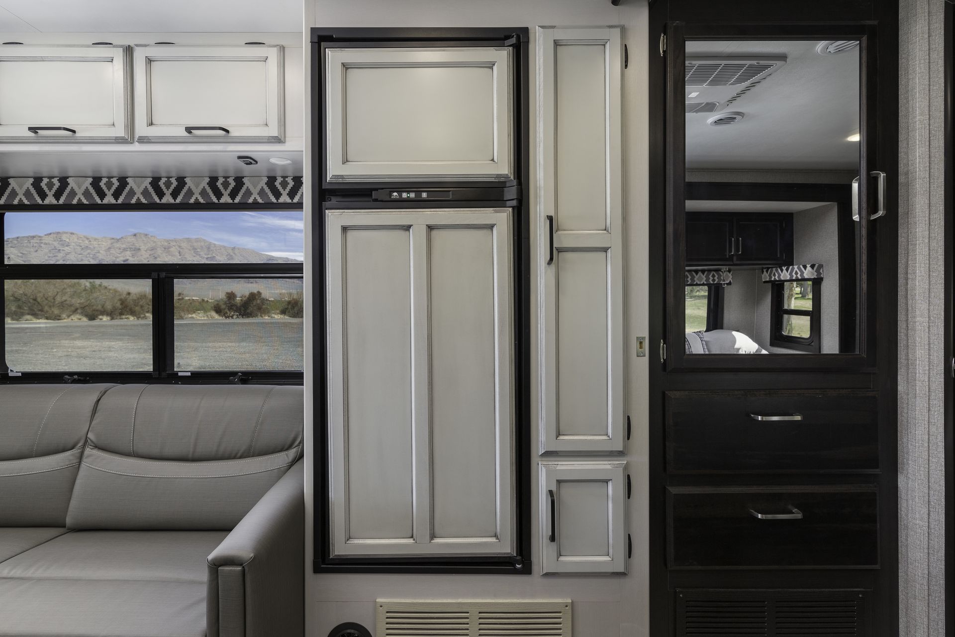 Photo 13 - 2021 Ford Class C Motorhome rental photo 15