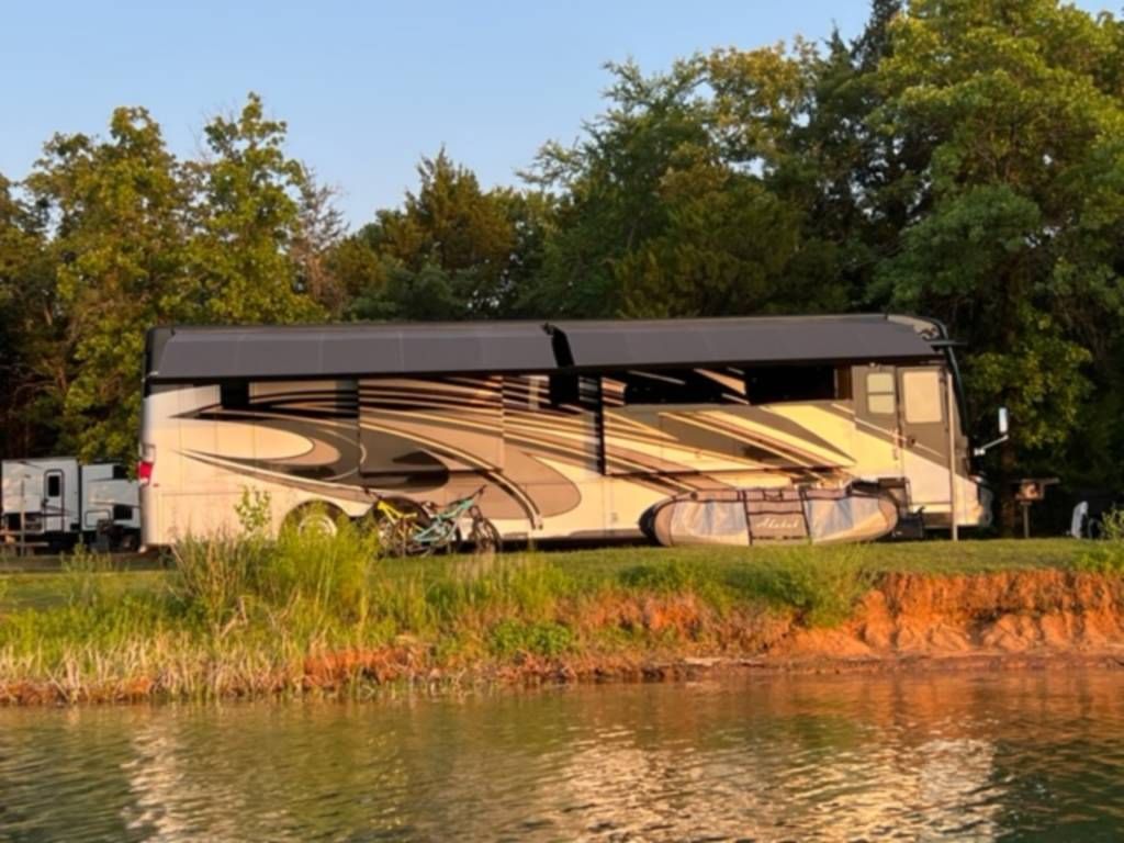Photo 2 - 2022 Newmar Class A Motorhome rental photo 21