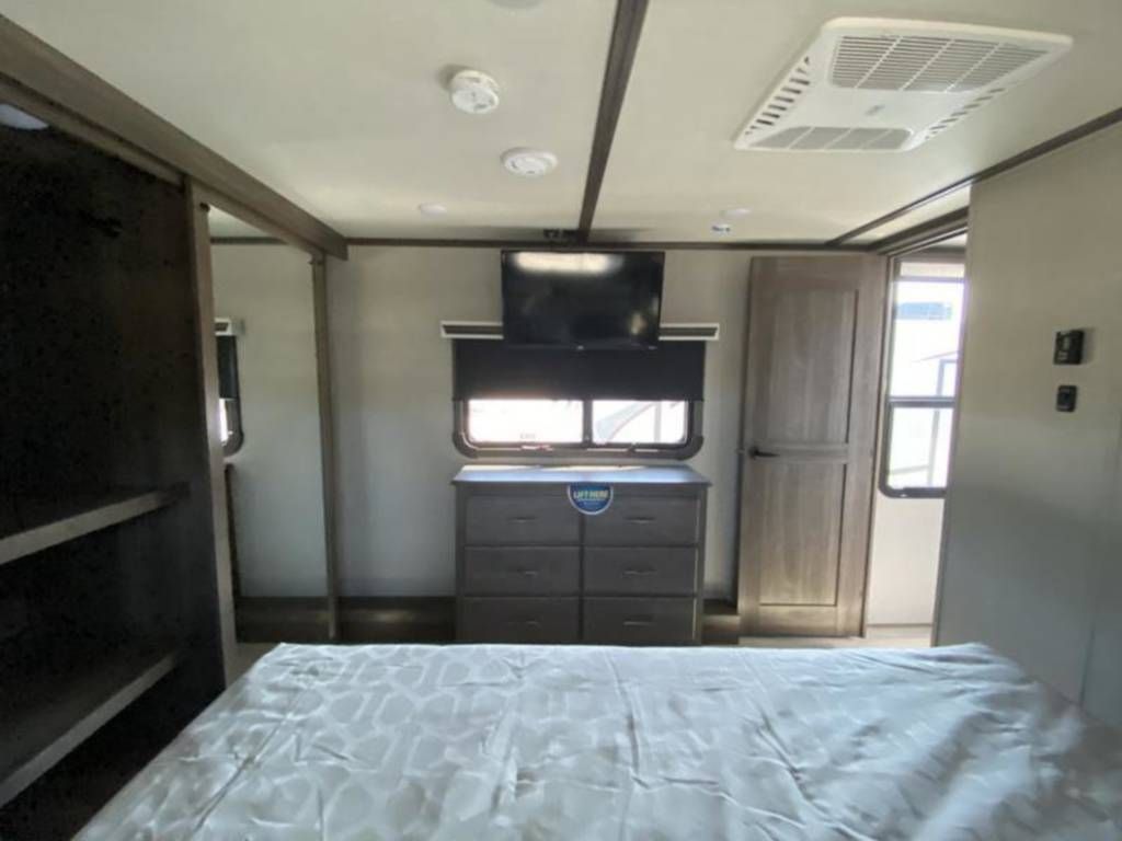 Photo 1 - 2022 Grand Design Fifth Wheel rental photo 8