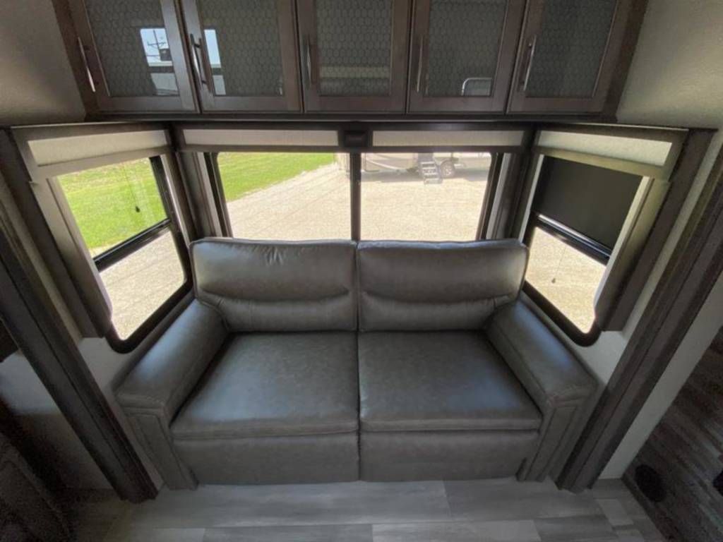 Photo 1 - 2022 Grand Design Fifth Wheel rental photo 9