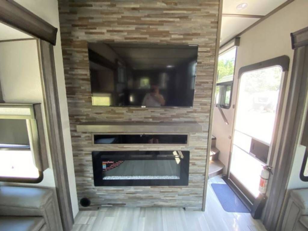 Photo 1 - 2022 Grand Design Fifth Wheel rental photo 10
