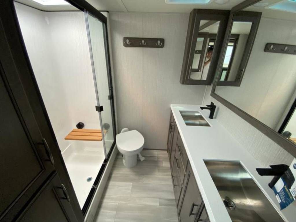 Photo 2 - 2022 Grand Design Fifth Wheel rental photo 15