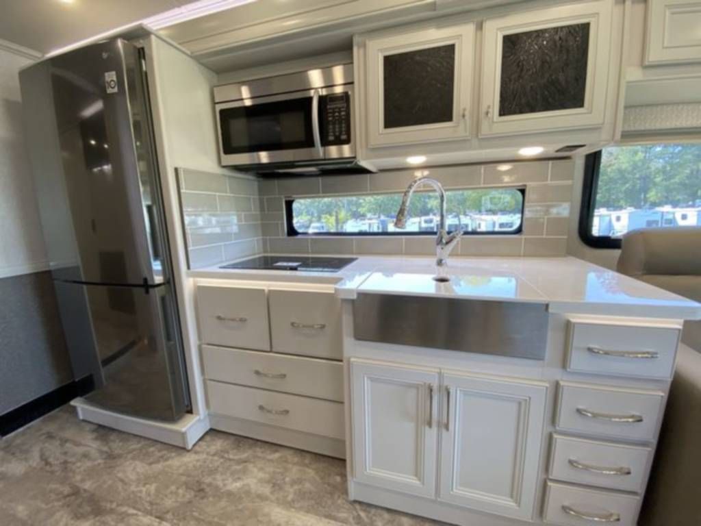 Photo 3 - 2022 Holiday  Rambler Class A Motorhome rental photo 12