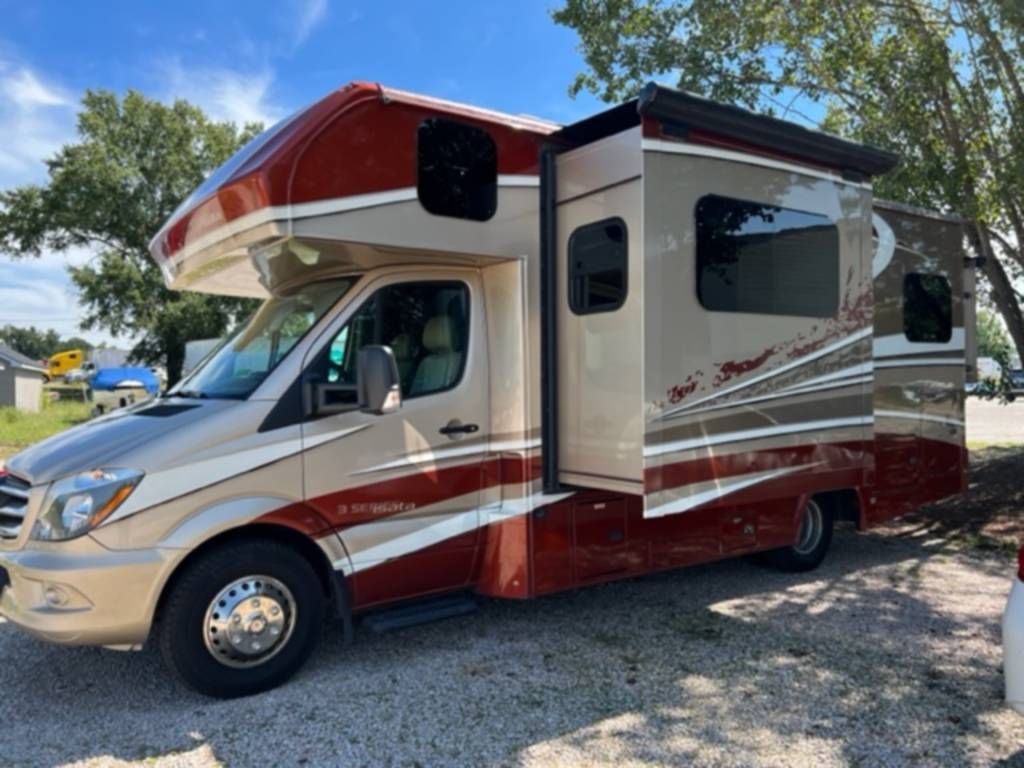 Photo 0 - 2018 Dynamax Class C Motorhome rental photo 2