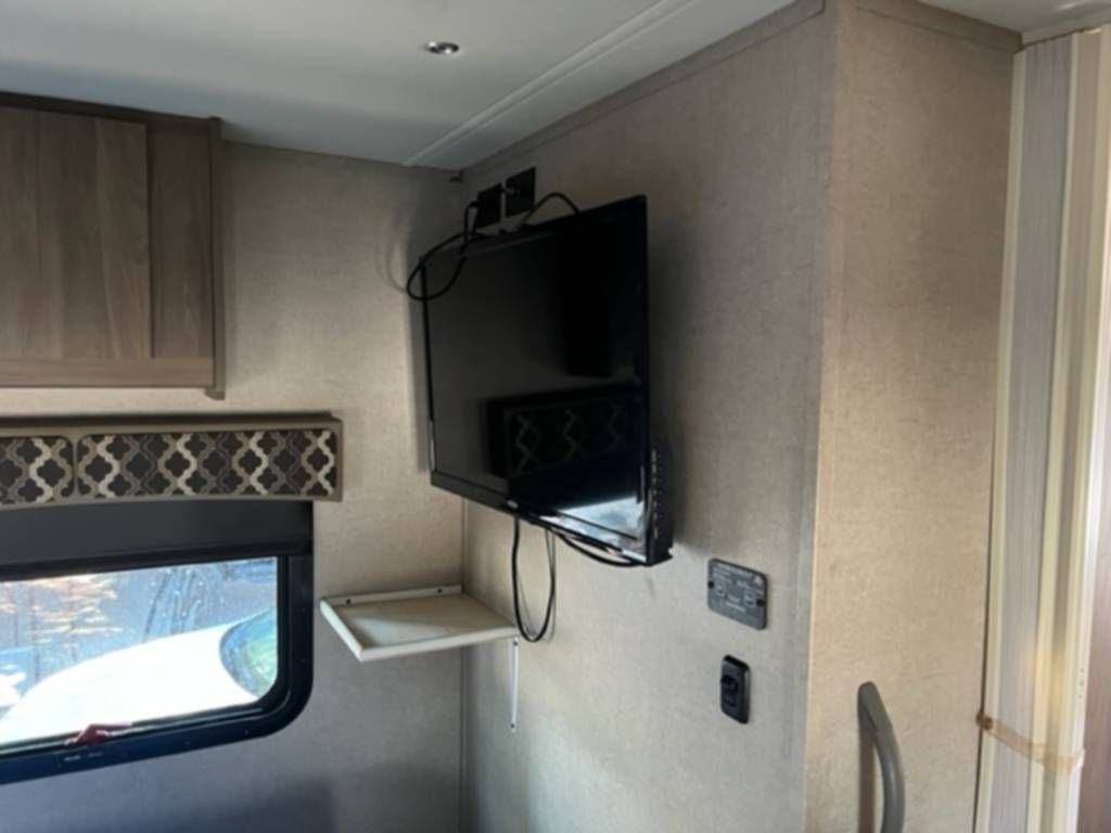 Photo 1 - 2018 Dynamax Class C Motorhome rental photo 6