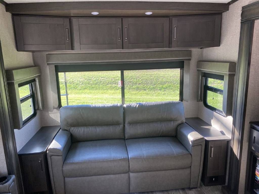 Photo 1 - 2022 Grand Design Fifth Wheel rental photo 7