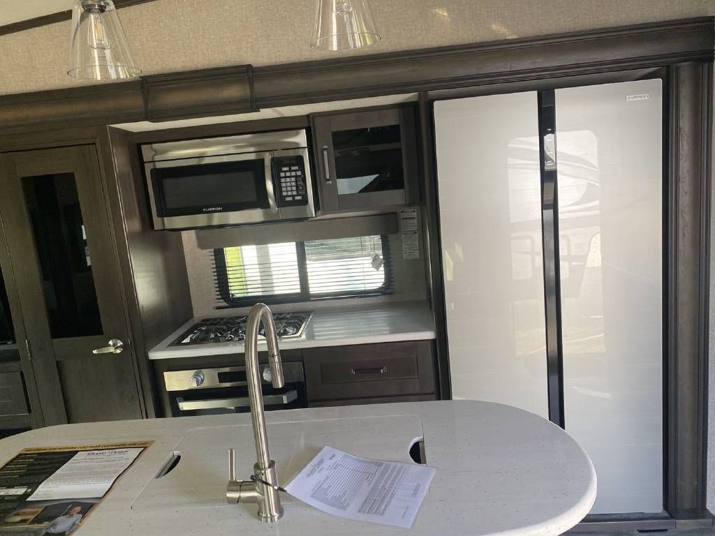 Photo 1 - 2022 Grand Design Fifth Wheel rental photo 8