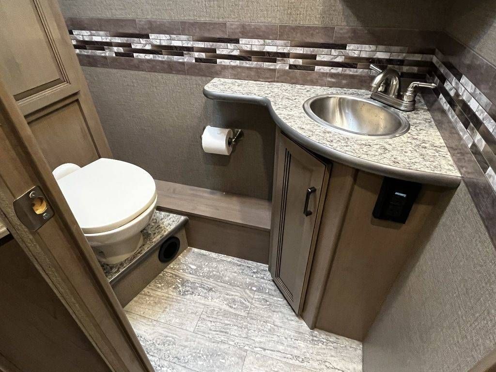 Photo 2 - 2020 Thor Motor Coach Class A Motorhome rental photo 22