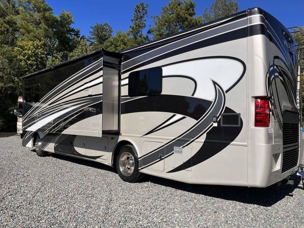 Photo 2 - 2017 Thor Motor Coach Class A Motorhome rental photo 22