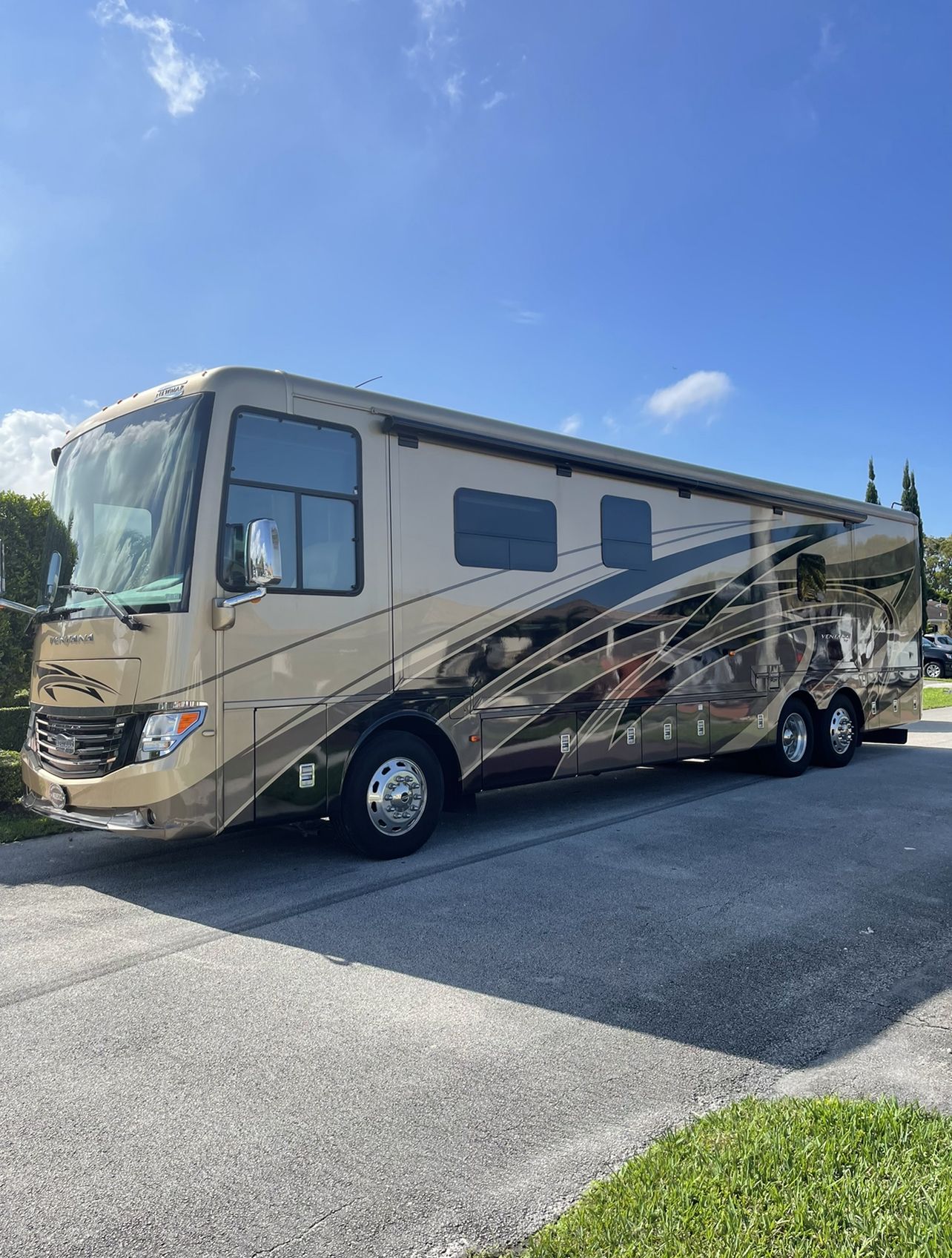 Photo 3 - 2016 Newmar Class A Motorhome rental photo 5
