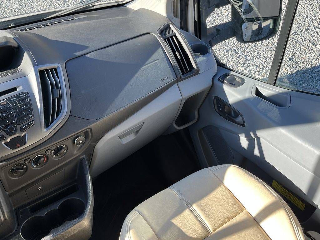Photo 2 - 2017 Thor Motor Coach Class C Motorhome rental photo 19