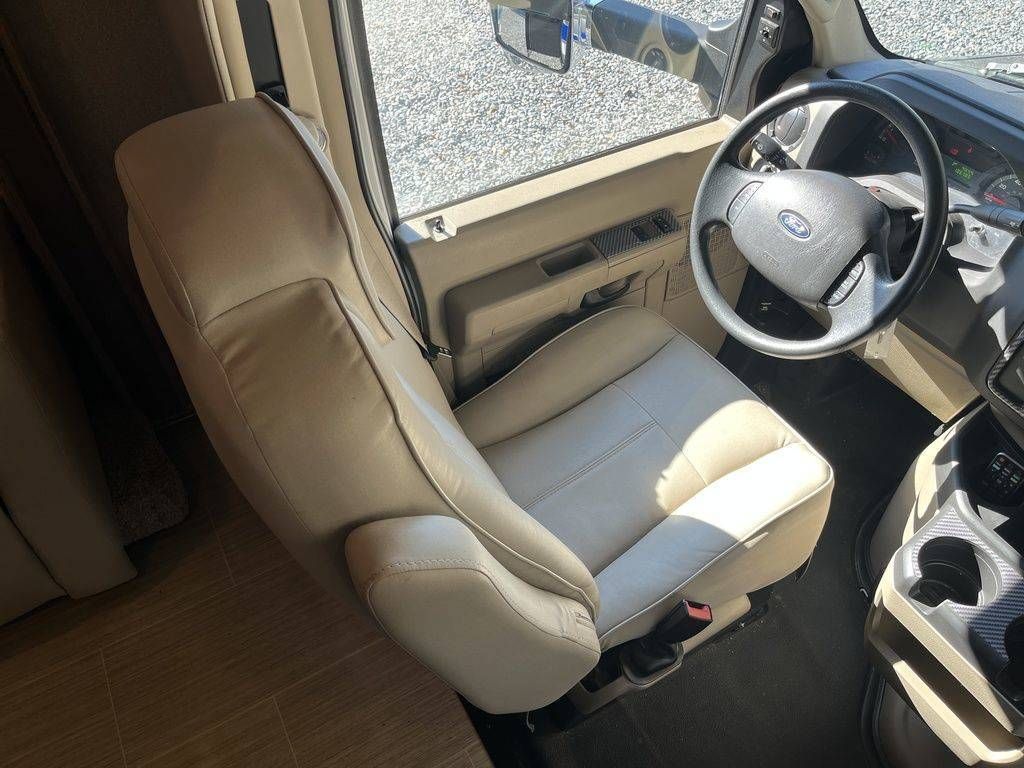 Photo 2 - 2020 Jayco Class C Motorhome rental photo 19