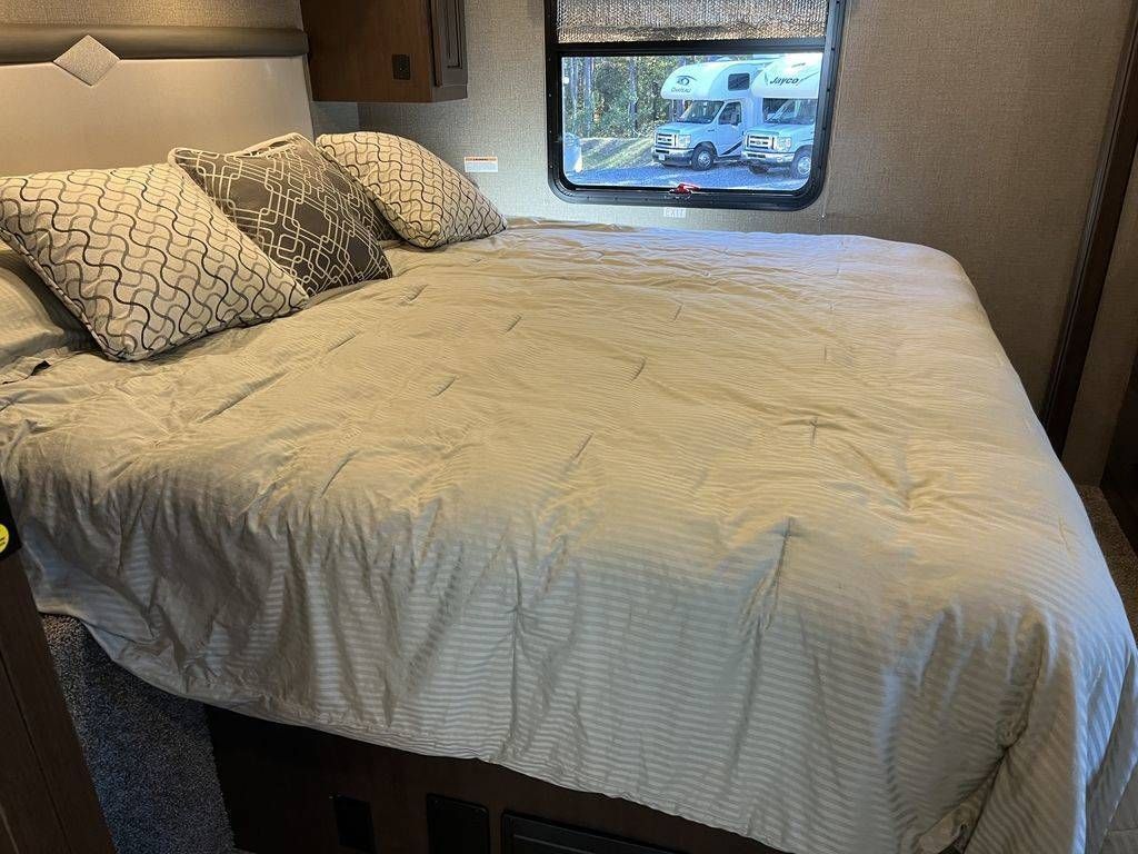 Photo 1 - 2020 Thor Motor Coach Class A Motorhome rental photo 14