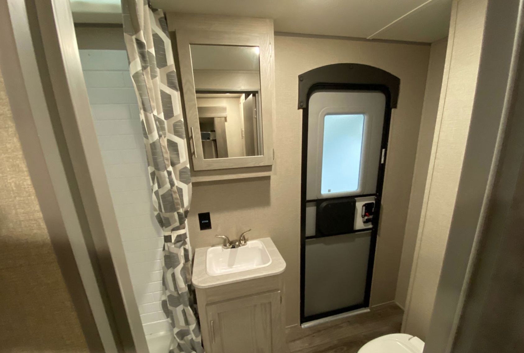 Photo 9 - 2022 Coachmen Travel Trailer rental photo 11