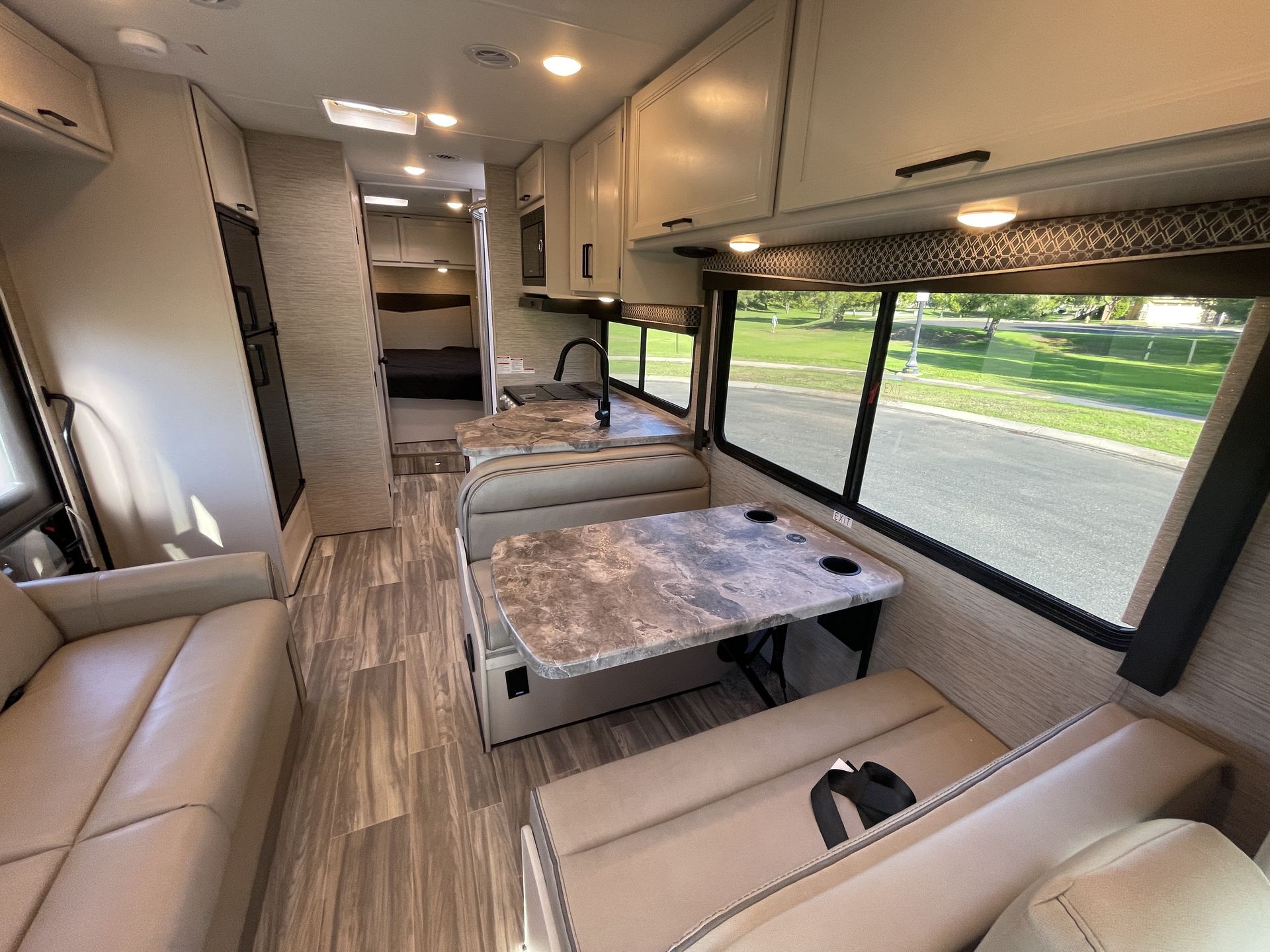 Photo 15 - 2023 Thor Class C Motorhome rental photo 17