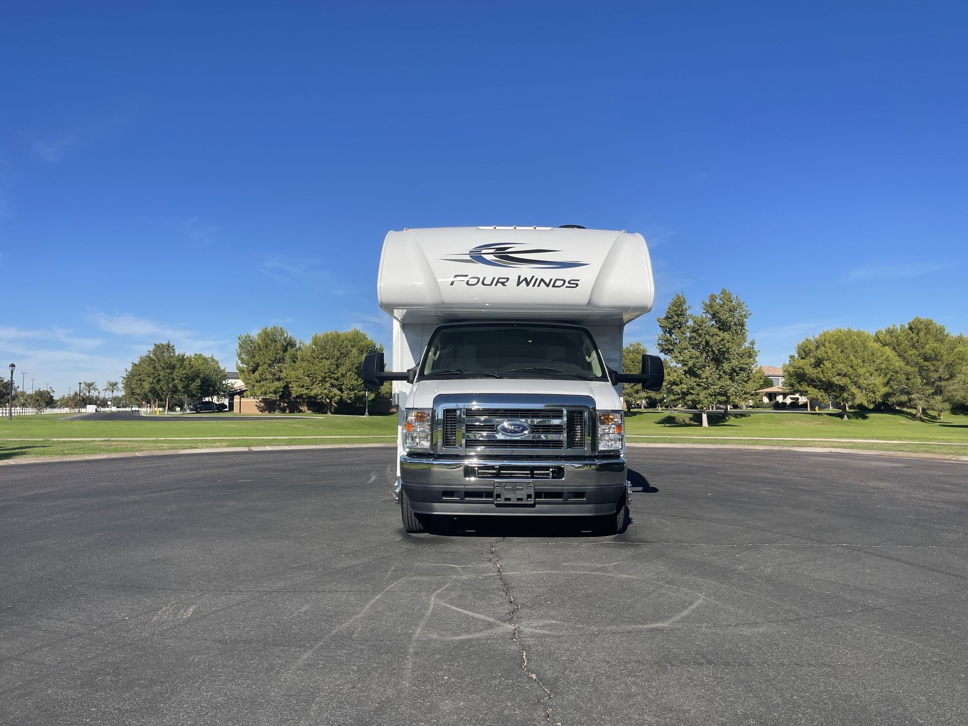 Photo 16 - 2023 Thor Class C Motorhome rental photo 18