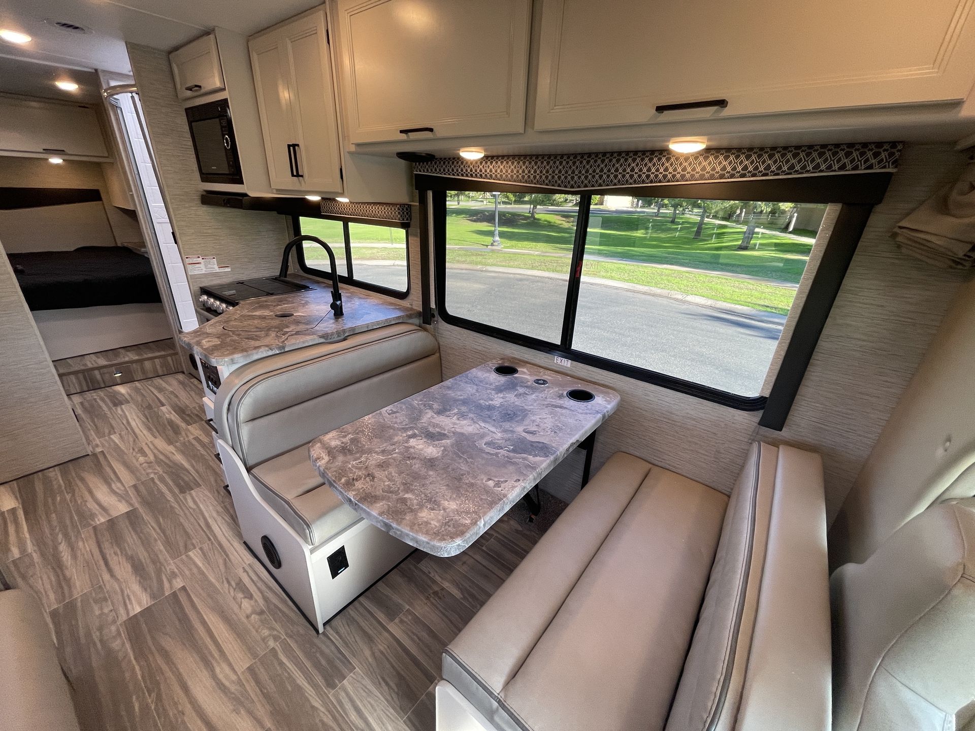 Photo 20 - 2023 Thor Class C Motorhome rental photo 22