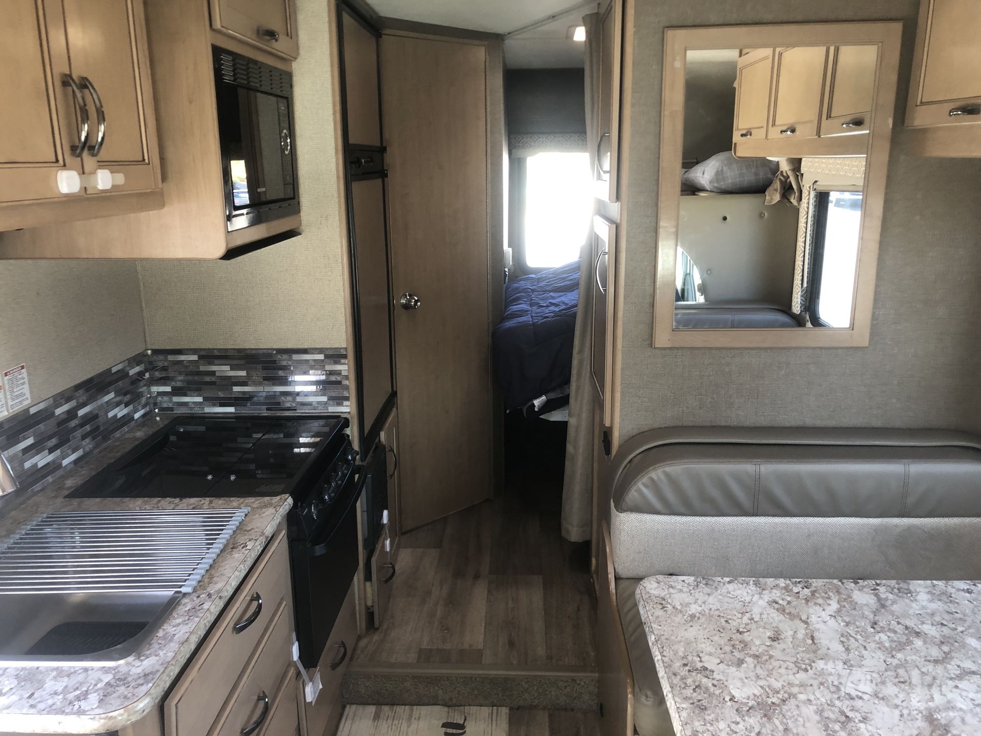 Photo 28 - 2018 Thor Motor Coach Class C Motorhome rental photo 30