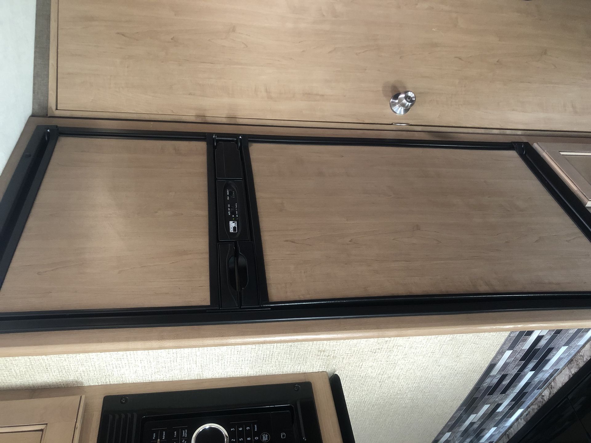Photo 29 - 2018 Thor Motor Coach Class C Motorhome rental photo 31