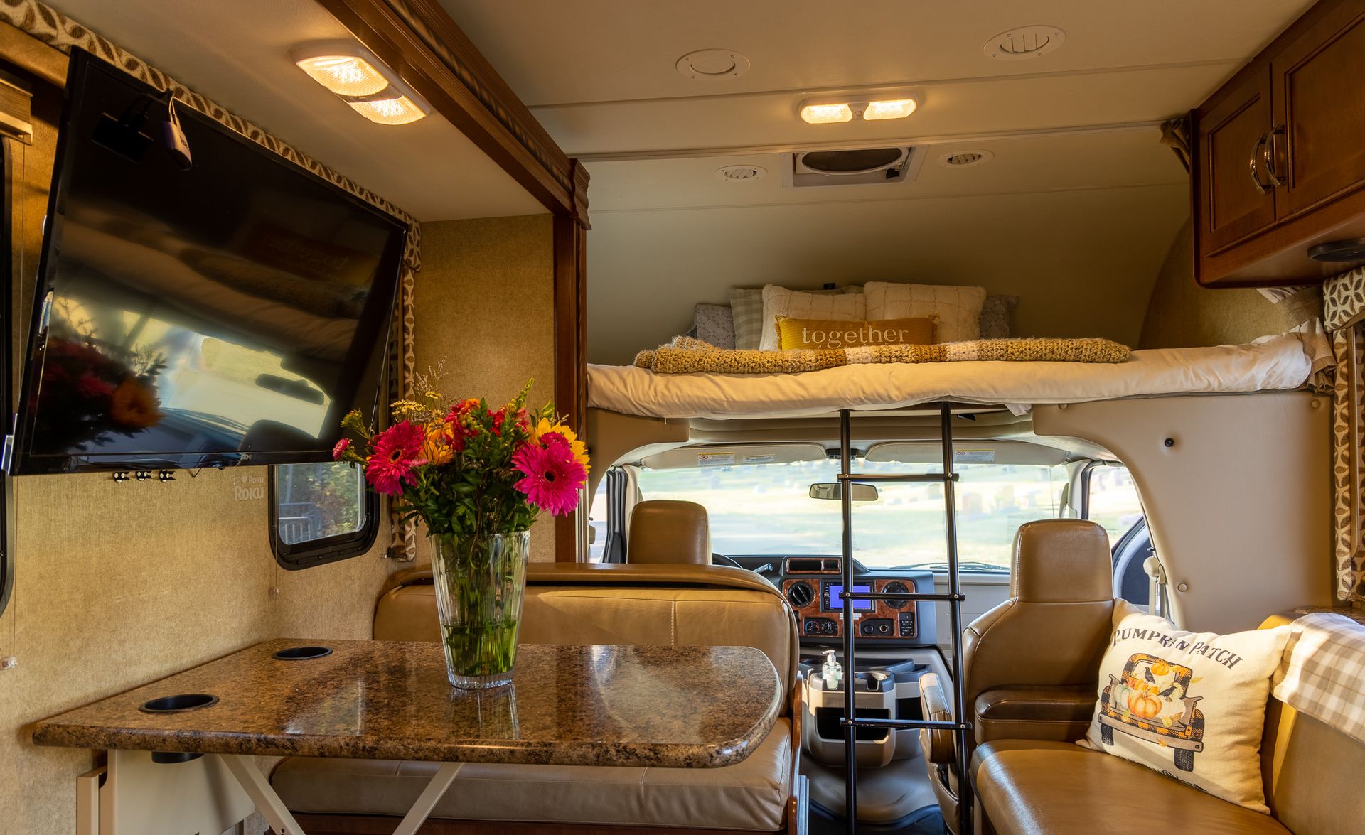 Photo 1 - 2016 Four Winds Class C Motorhome rental photo 5