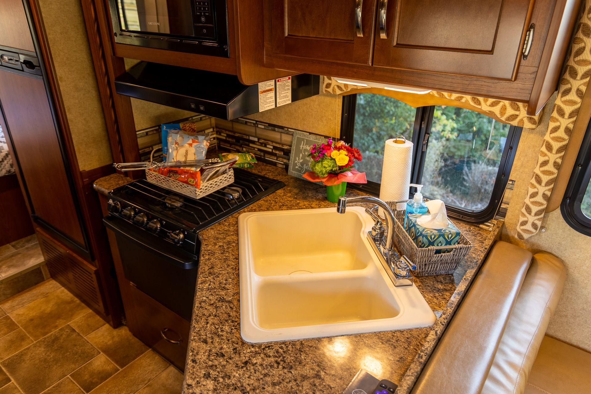 Photo 7 - 2016 Four Winds Class C Motorhome rental photo 13