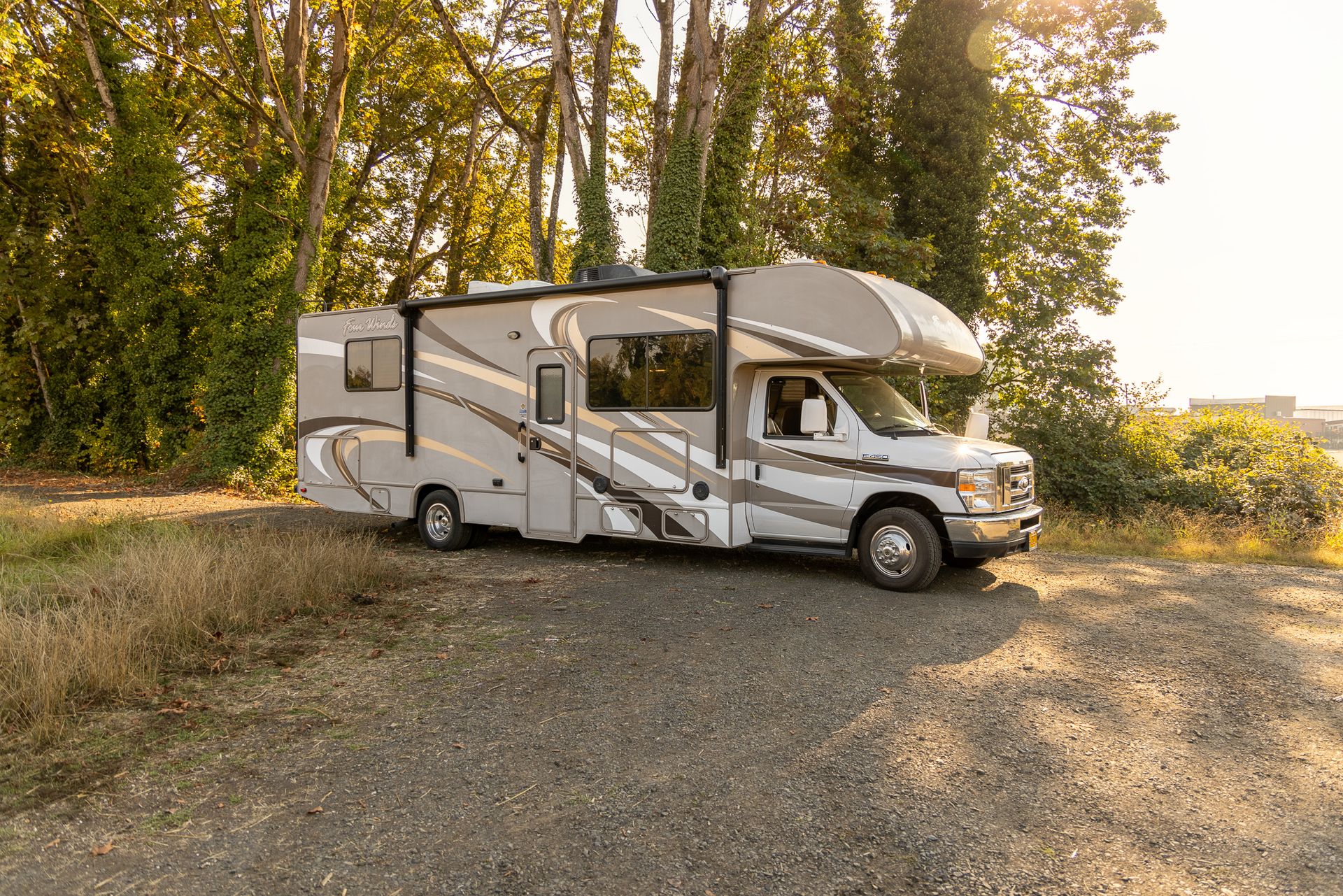 Photo 9 - 2016 Four Winds Class C Motorhome rental photo 21