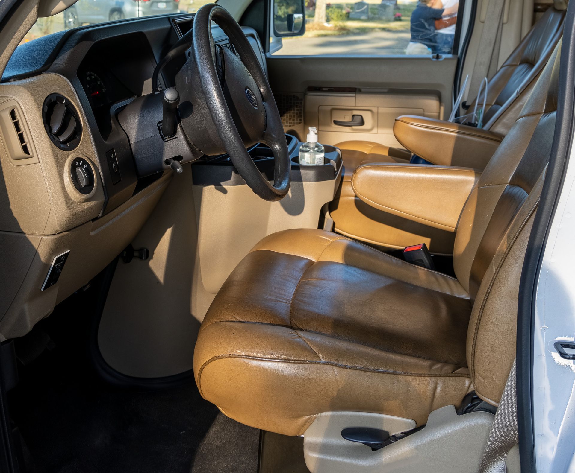 Photo 9 - 2016 Four Winds Class C Motorhome rental photo 22