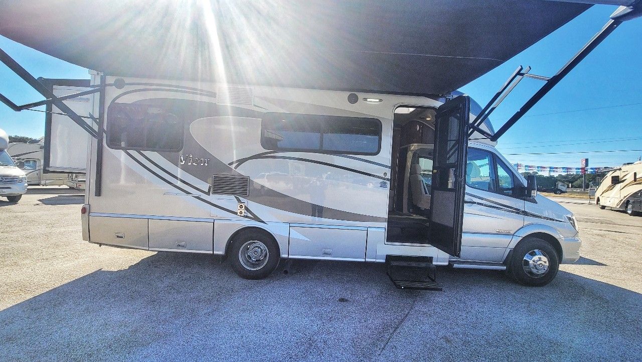 Photo 0 - 2015 Winnebago Class B Motorhome rental photo 2