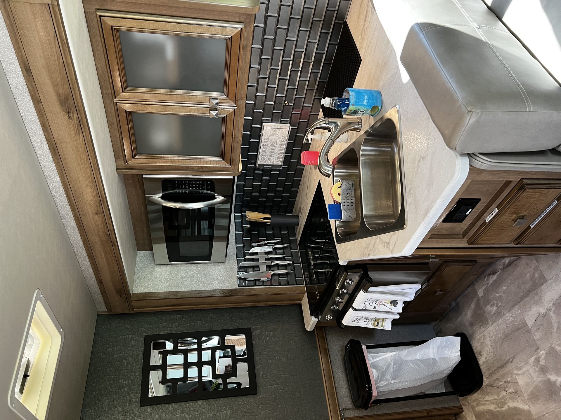 Photo 4 - 2021 Holiday Rambler Class A Motorhome rental photo 8