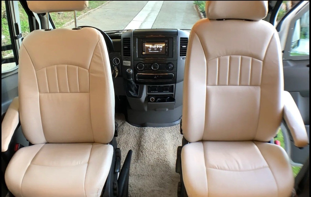 Photo 7 - 2017 Winnebago Class C Motorhome rental photo 9