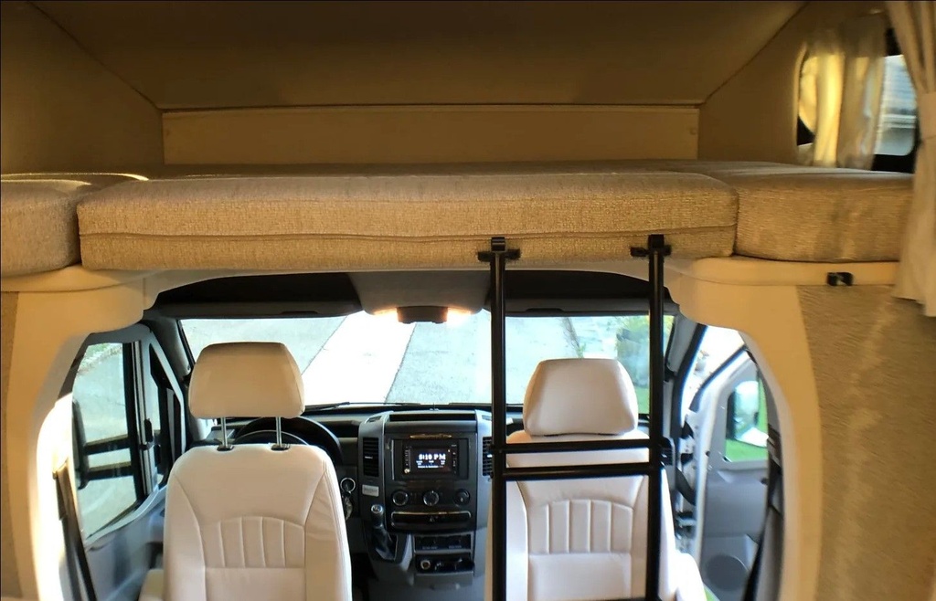 Photo 8 - 2017 Winnebago Class C Motorhome rental photo 10