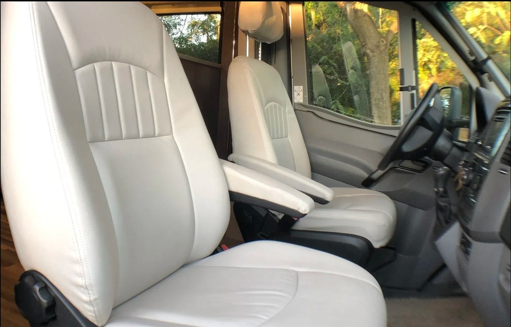 Photo 12 - 2017 Winnebago Class C Motorhome rental photo 14