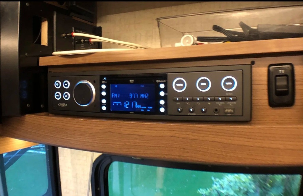 Photo 13 - 2017 Winnebago Class C Motorhome rental photo 15