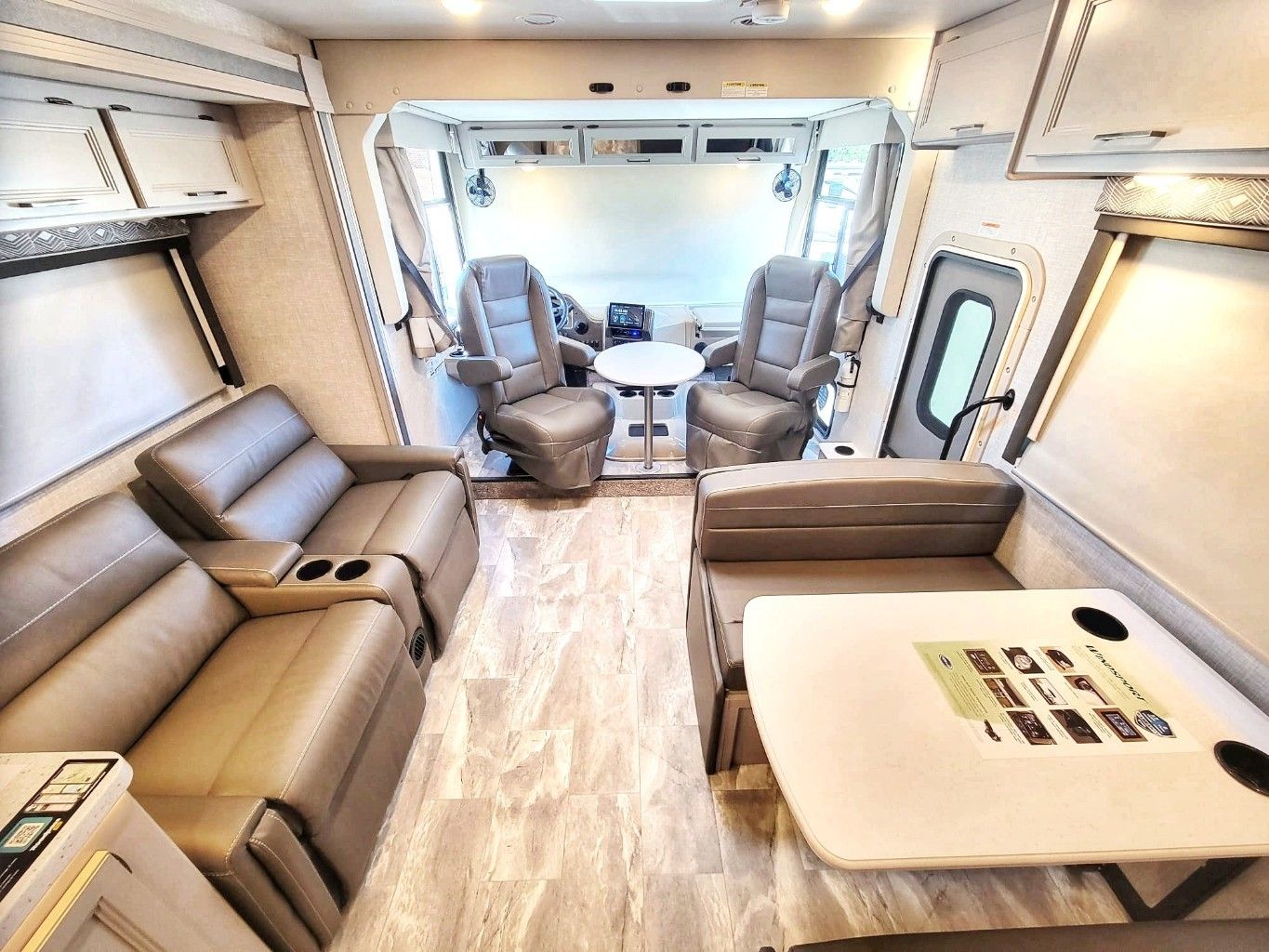 Photo 4 - 2022 Thor Motor Coach Class A Motorhome rental photo 6