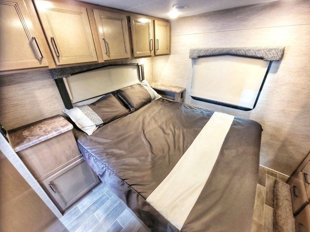 Photo 2 - 2022 Thor Motor Coach Class C Motorhome rental photo 4