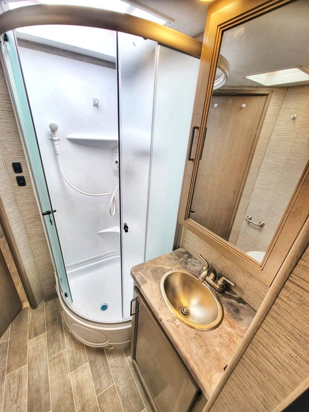 Photo 8 - 2022 Thor Motor Coach Class C Motorhome rental photo 10