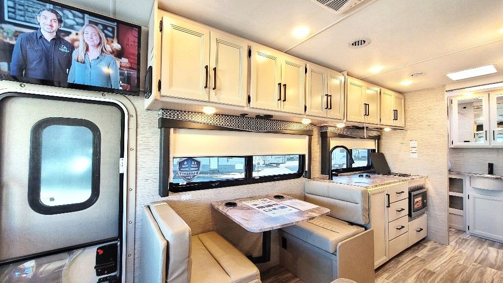 Photo 4 - 2022 Thor Motor Coach Class A Motorhome rental photo 6