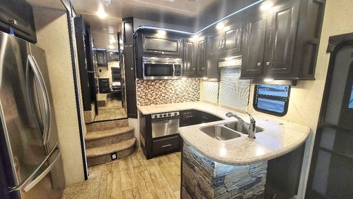 2017 HEART LAND Road Warrior 427 Fifth Wheel for rent in San Antonio, TX