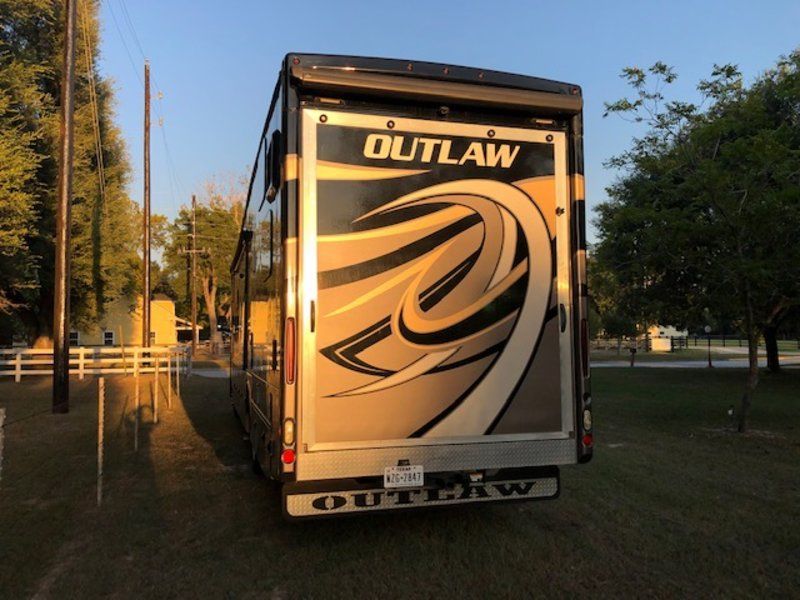 Photo 1 - 2019 Thor Motor Coach Class A Motorhome rental photo 10