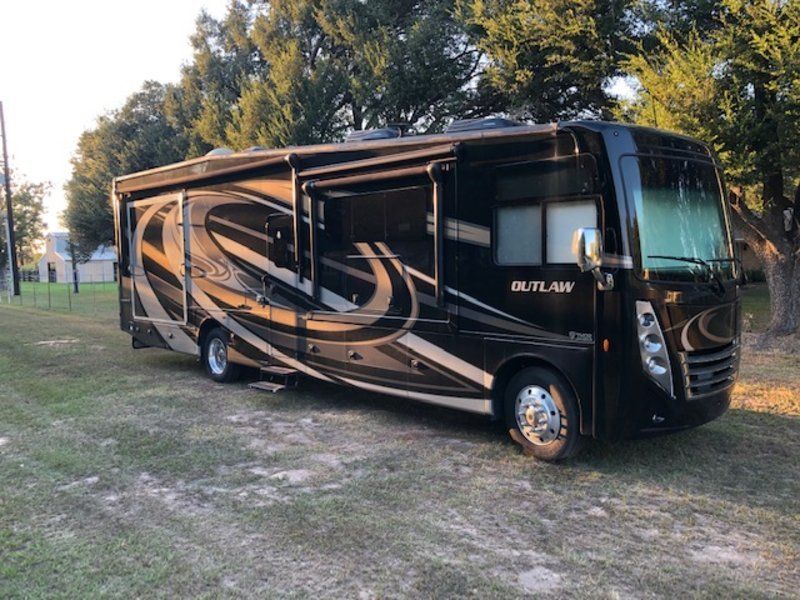 Photo 2 - 2019 Thor Motor Coach Class A Motorhome rental photo 16