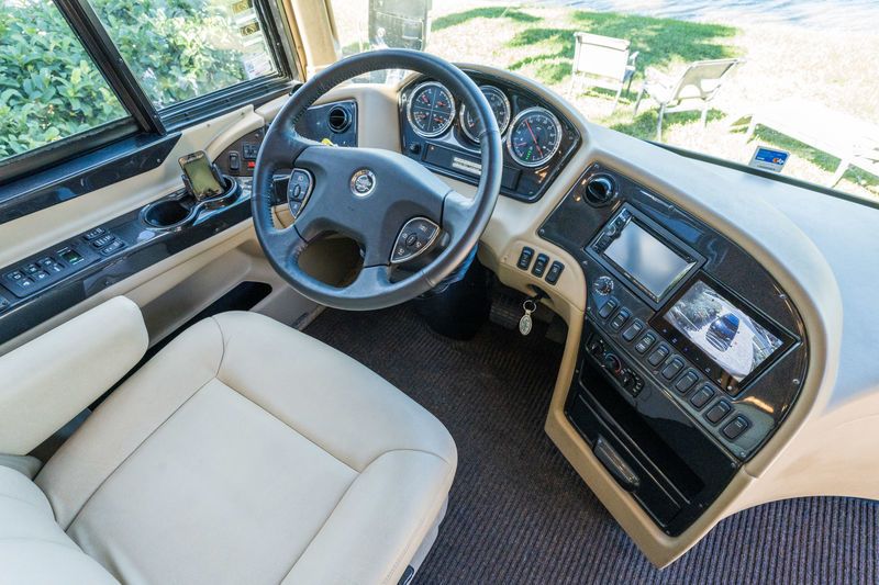 Photo 1 - 2015 Newmar Class A Motorhome rental photo 4