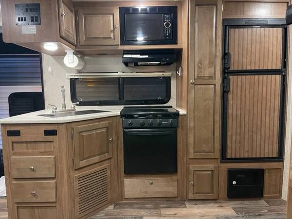 Photo 9 - 2018 Forest River Travel Trailer rental photo 11