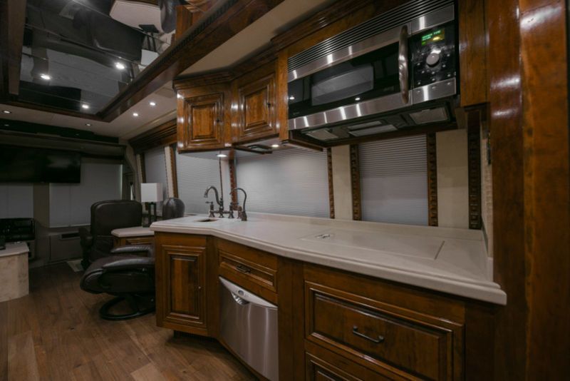 Photo 1 - 2010 Prevost Class A Motorhome rental photo 6
