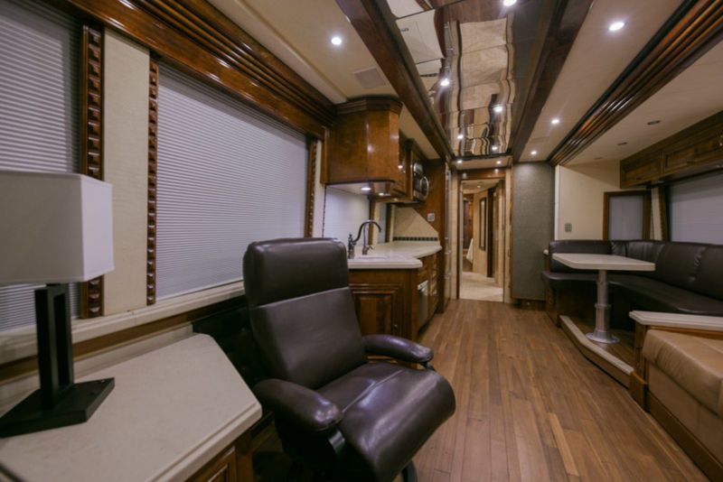 Photo 1 - 2010 Prevost Class A Motorhome rental photo 7