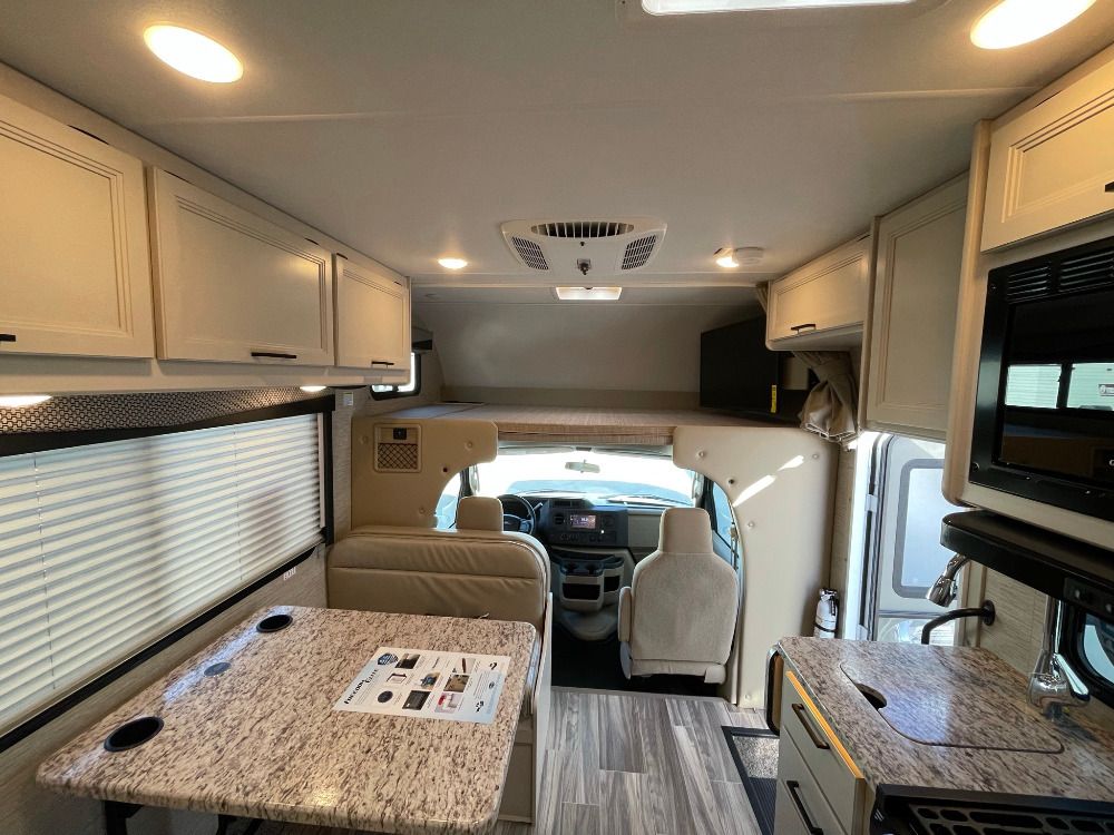 Photo 5 - 2022 Thor Motor Coach Class C Motorhome rental photo 7