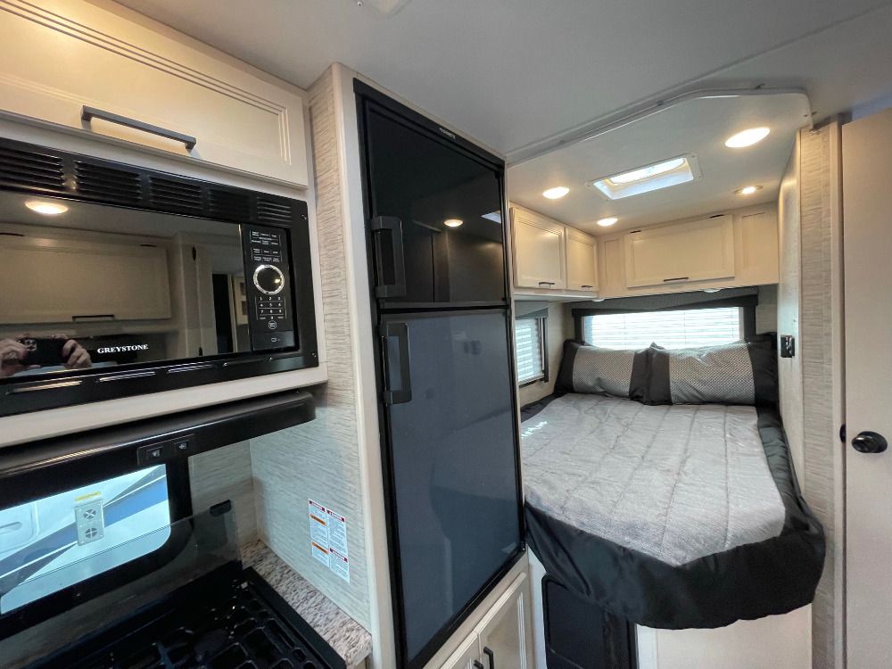 Photo 7 - 2022 Thor Motor Coach Class C Motorhome rental photo 12