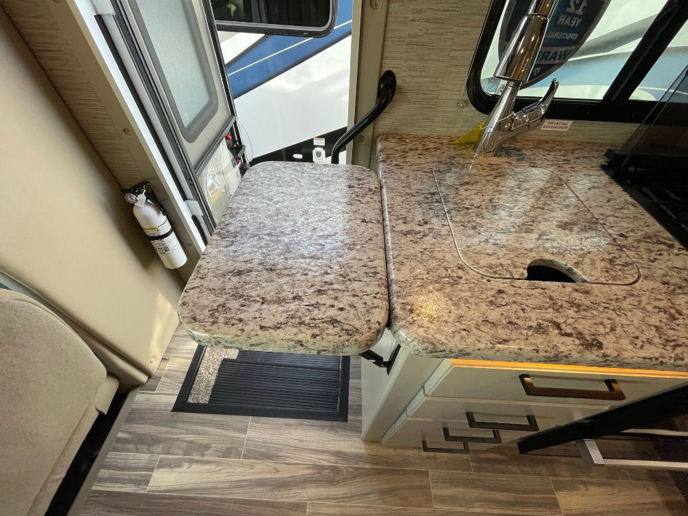Photo 7 - 2022 Thor Motor Coach Class C Motorhome rental photo 17