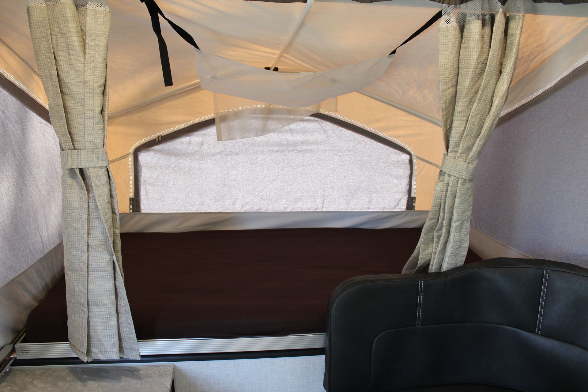 Photo 6 - 2021 Rockwood Pop-up Camper rental photo 8